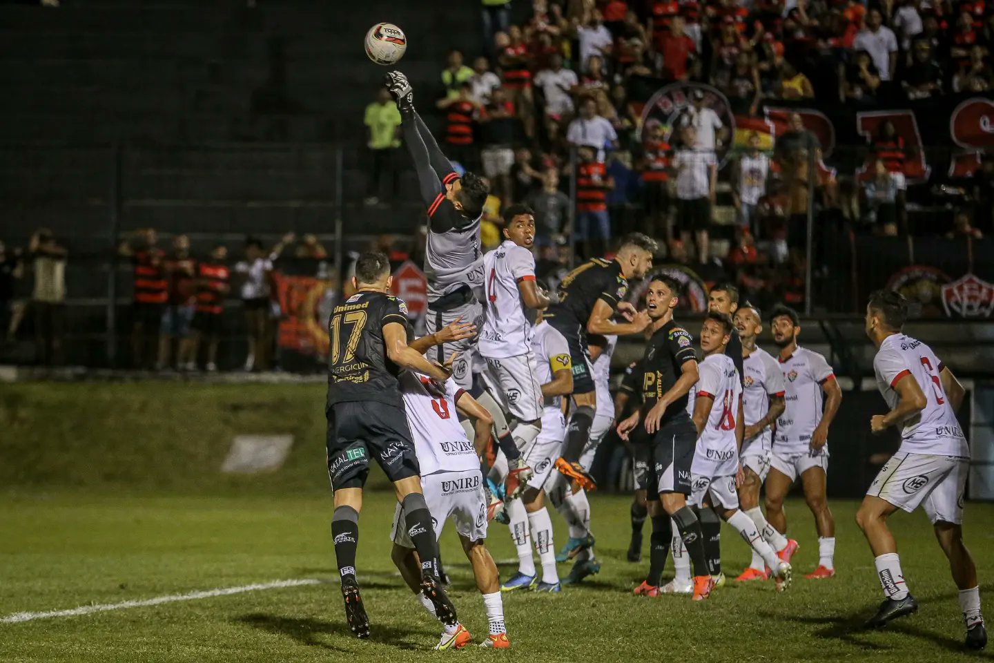 Frasqueirão superlotado, mas ABC joga mal e fica no empate  diante do Vitória