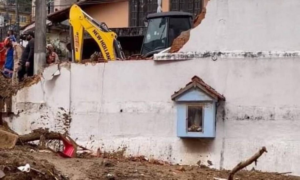 Imagem de Nossa Senhora das Graças é encontrada intacta após deslizamentos em Petrópolis e vira símbolo de fé