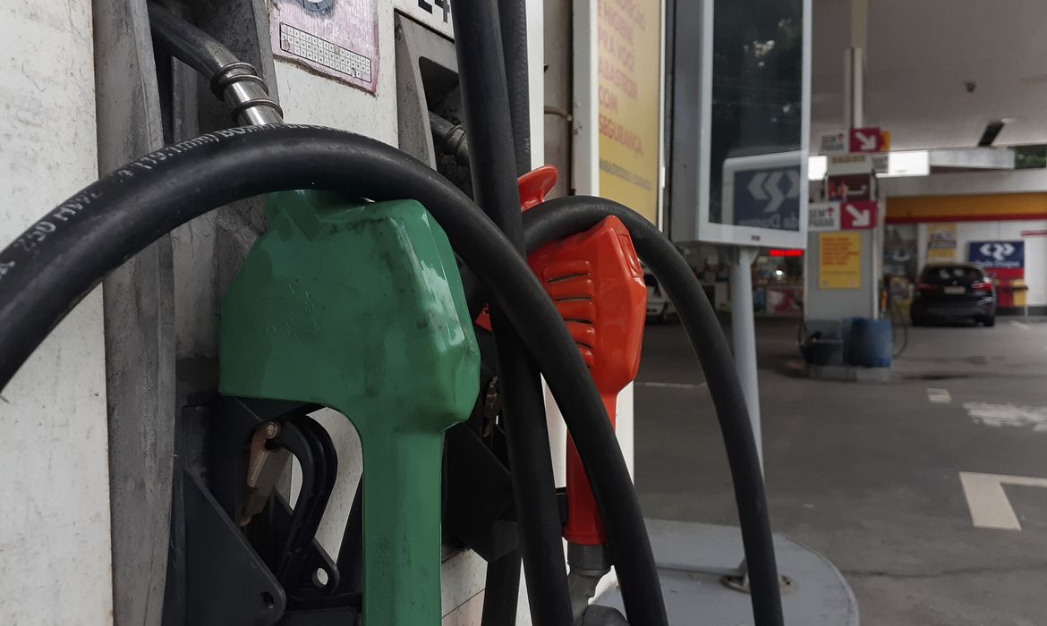 Preço da gasolina chega a R$ 7,27 e é o mais alto registrado pela ANP