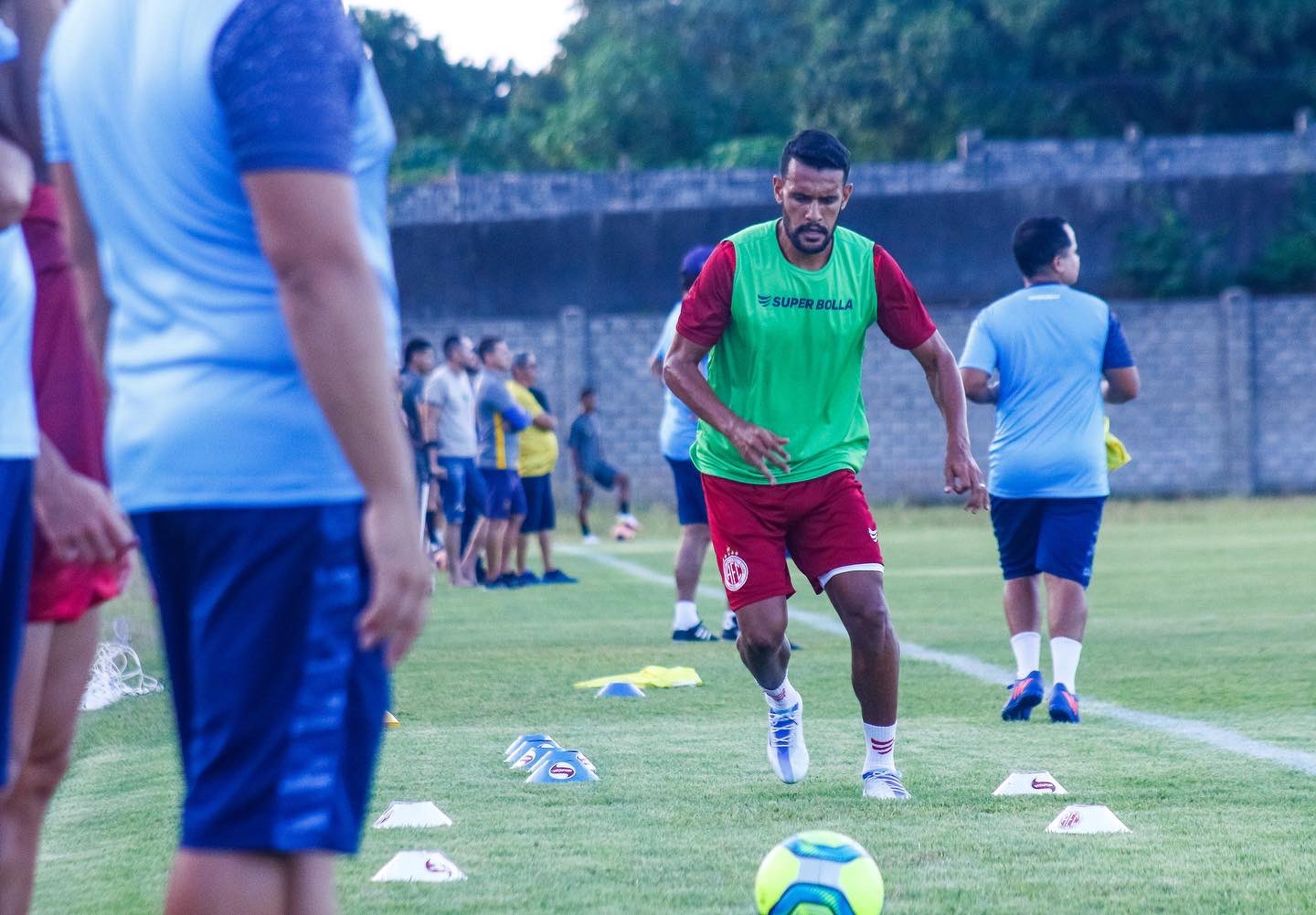 América toda força à frente com Téssio, Elvinho, Allef, Araújo e os Ws