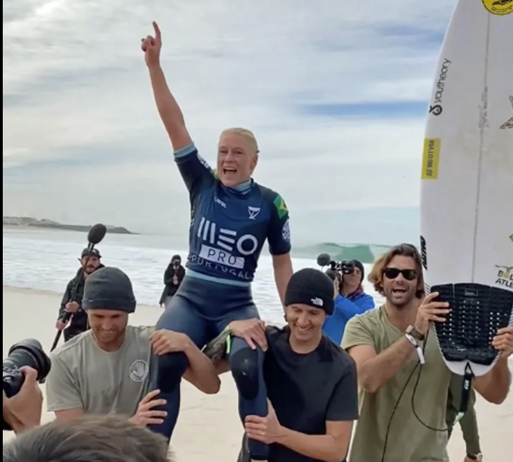 Brasileira vence etapa do circuito mundial de surfe