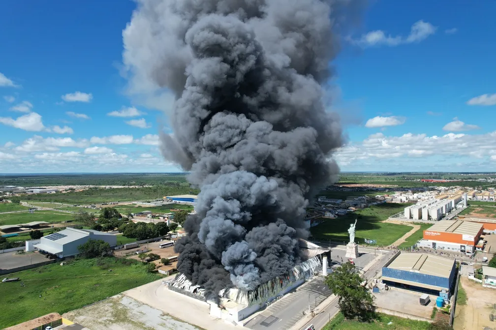 [VIDEO] Urgente: Incêndio está destruindo loja da Havan; Imagens impressionam