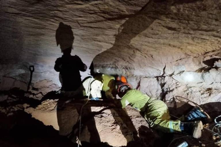 Desmoronamento em gruta no interior de SP deixa 10 pessoas soterradas