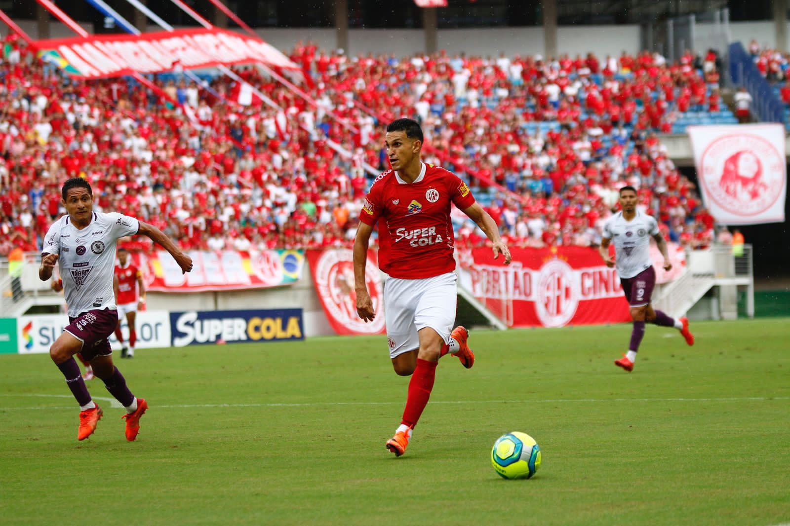 Atuações: Araújo faz grande partida e quase merece a nota 10