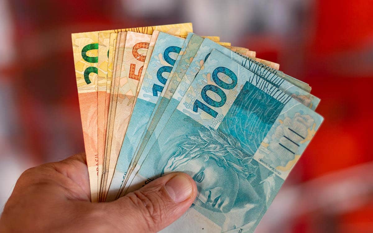 Abono salarial de até R$ 1.302 começa a ser pago no dia 15; veja quem tem direito