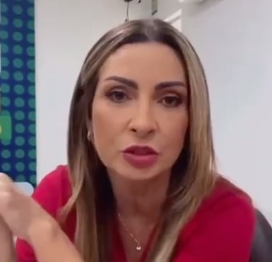 [VÍDEO] Apresentadora da TV Ponta Negra tem celular hackeado e alerta: "Não transfiram dinheiro"