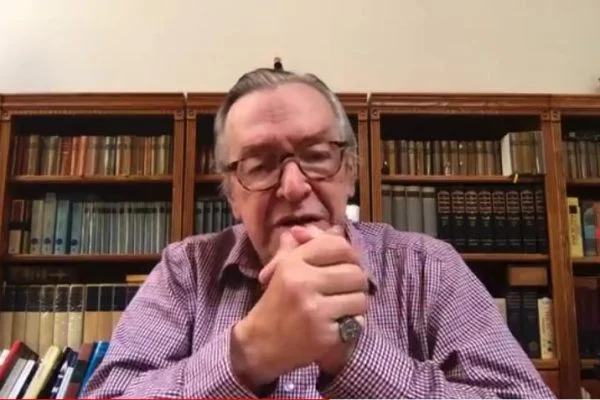 Olavo de Carvalho testa positivo para Covid e cancela aulas