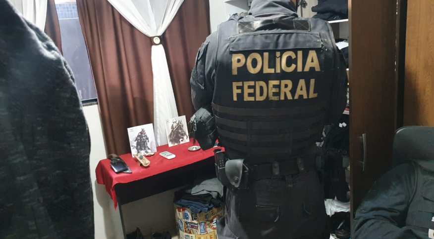 PF cumpre mandado contra jovem suspeito de apologia ao nazismo