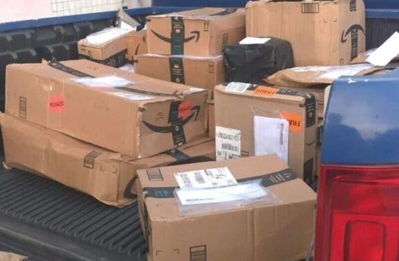 Casal é preso após assaltar veículo com entregas da Amazon em Parnamirim