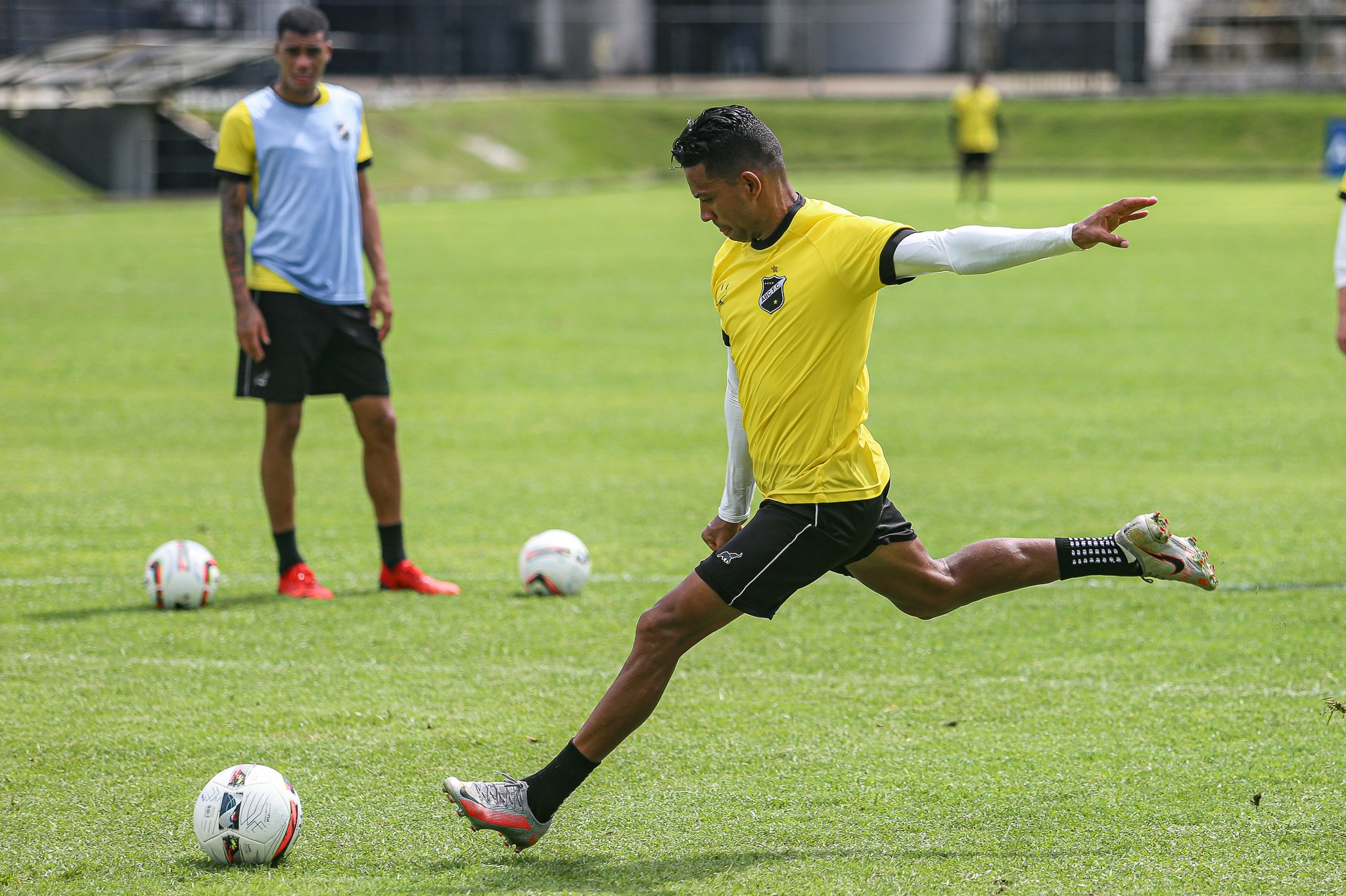 Kelvin vai para jogo no domingo, e Wallyson também