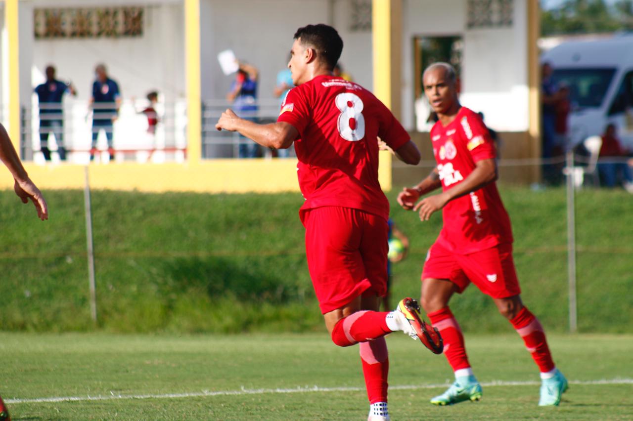 O América não faz uma boa partida, mas vence o Globo e volta ao G4 do Grupo 3