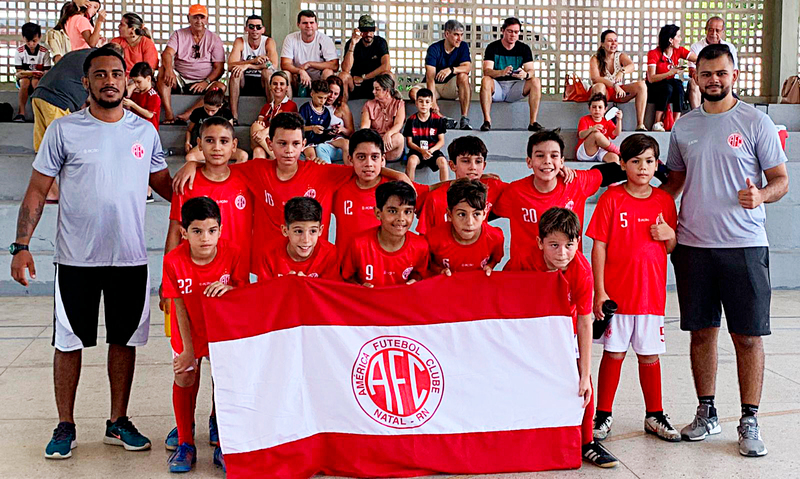 Curtinhas: futebol diferente, Iago feliz, futsal de volta, Vini, queda do Fla e mais